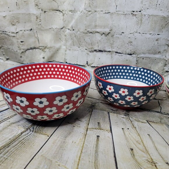 2 Christopher Vine Cotton Bud Red White Blue Flowers 2 Bowls 6” & 7” - Picture 1 of 4
